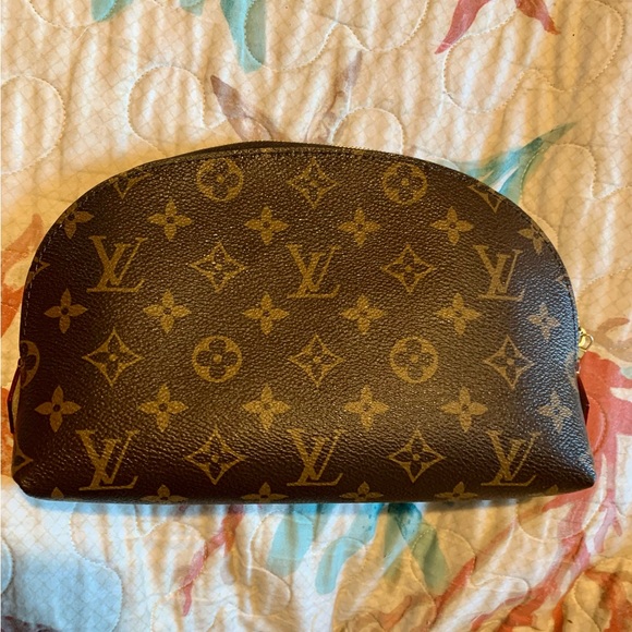 Louis Vuitton Cosmetic Bag GM - Picture 2 of 16